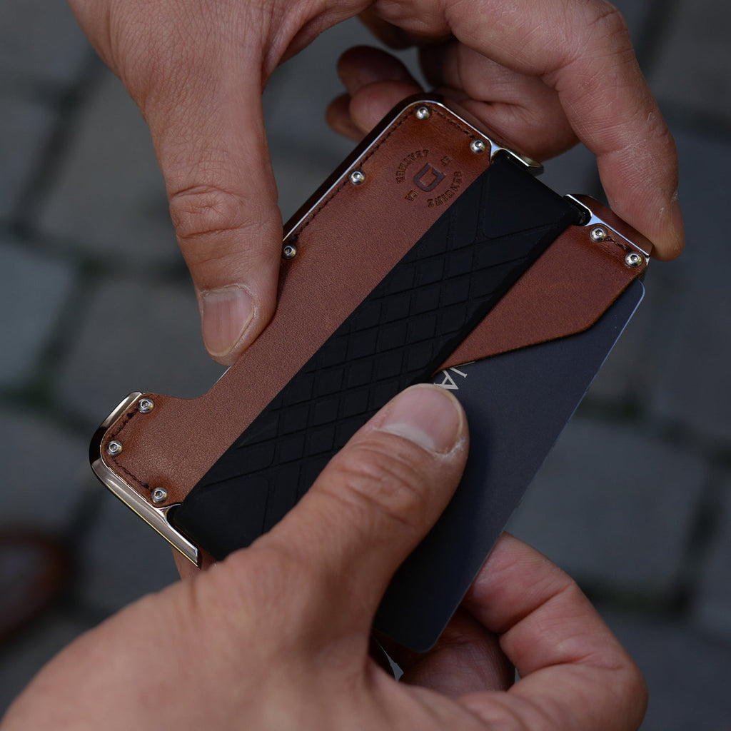 D02 DAPPER™ WALLET