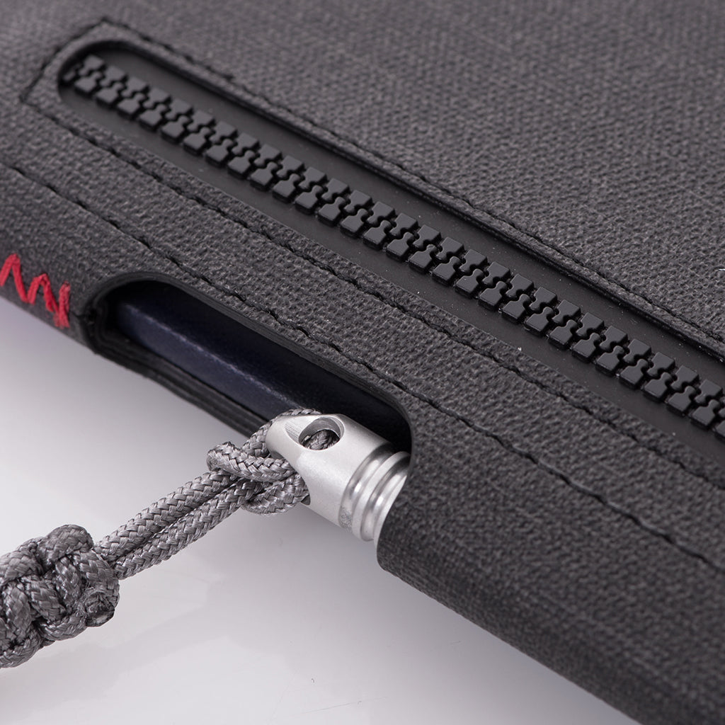 P02 Pioneer™ Travel Wallet